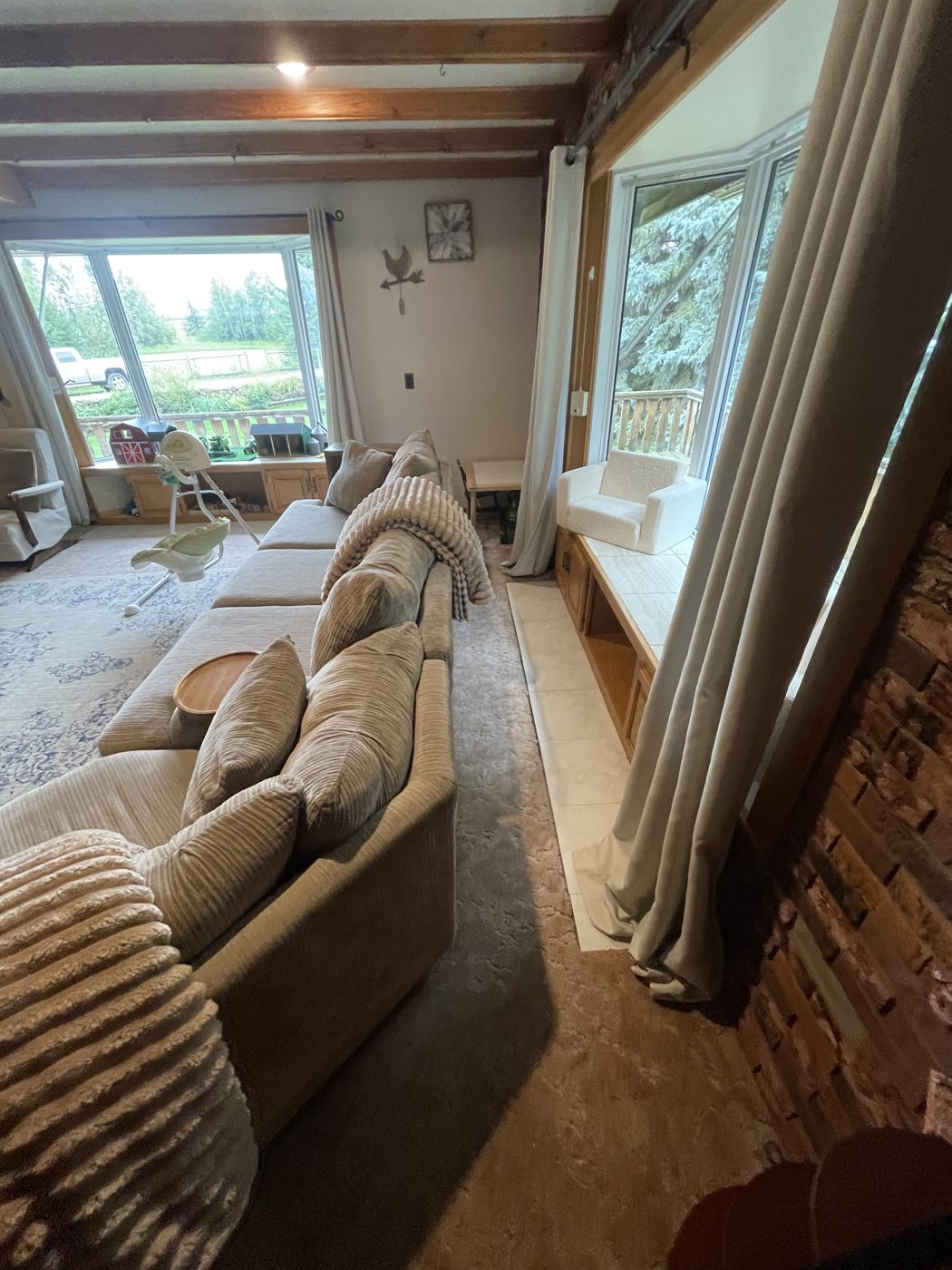 Bright, tidy living room